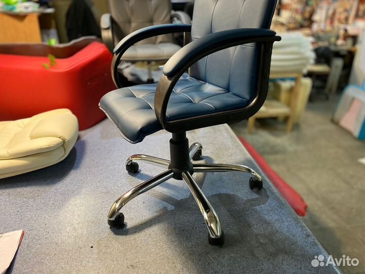 Офисное кресло