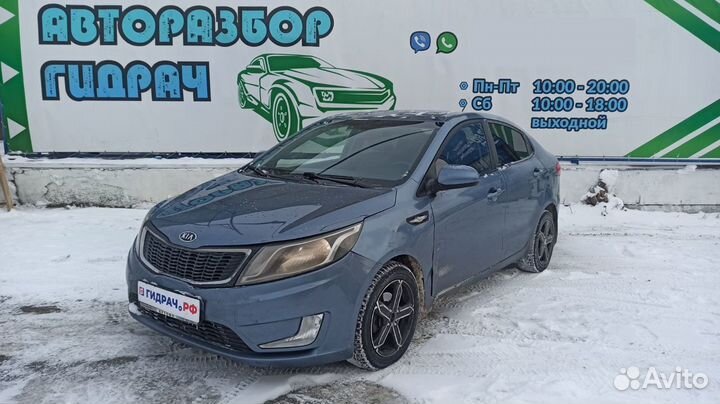 Накладка порога правая Kia Rio 3 858244Y000WK. Пер