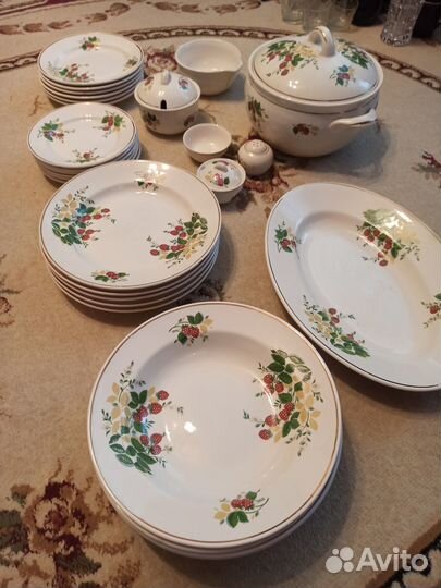 Столовый гарнитур на 33 предмета 