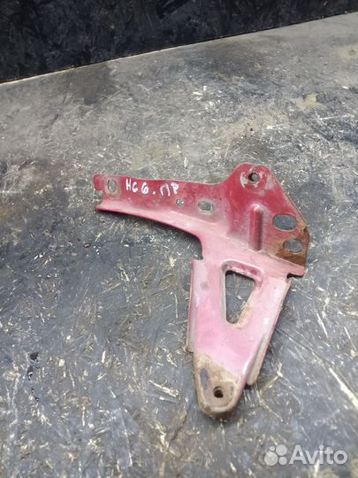 Кронштейн крепления крыла правый honda civic 6 mb2