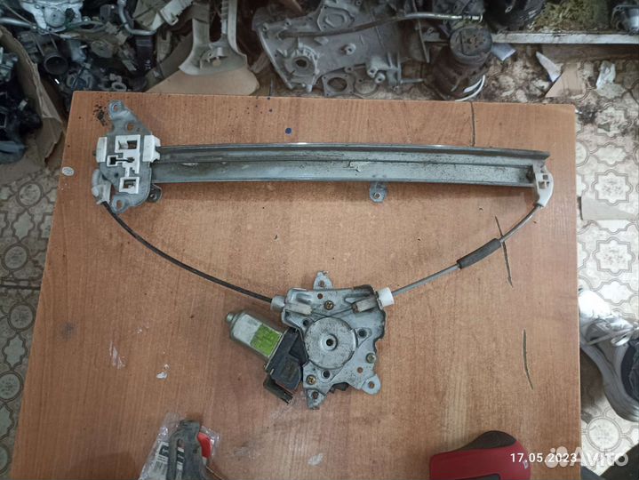 Стеклоподьемник передний левый Nissan Sunny B15