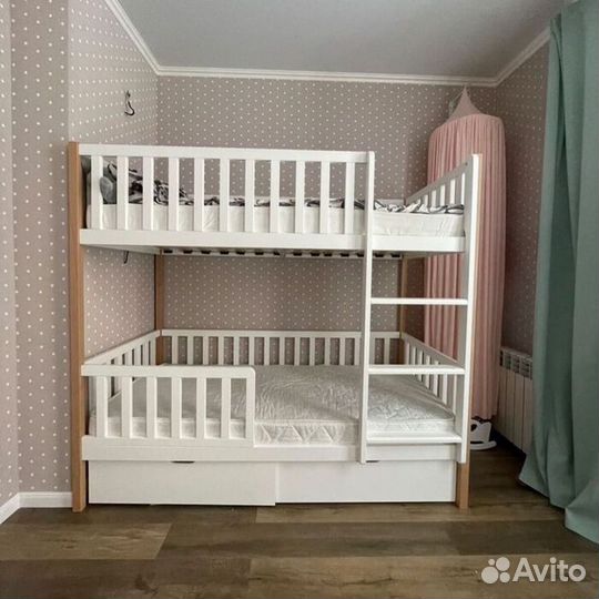 Двухъярусная кровать из массива дерева береза