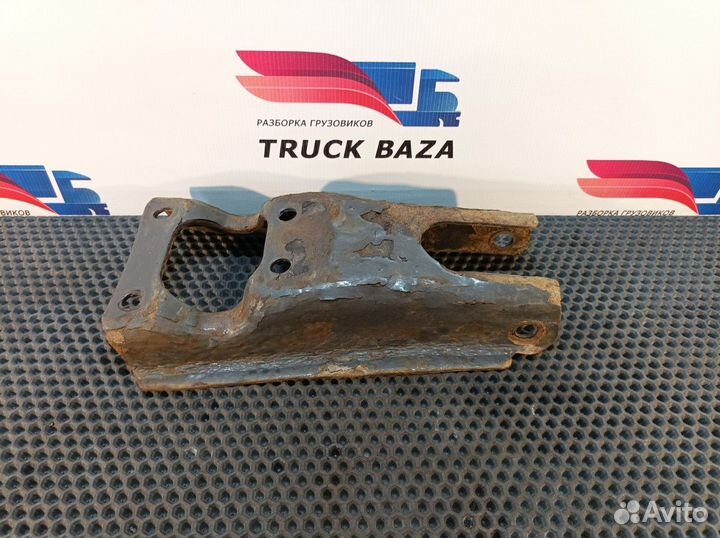 7421507833 Кронштейн амортизатора переднего