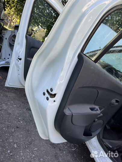 Задняя левая Дверь renault logan 2