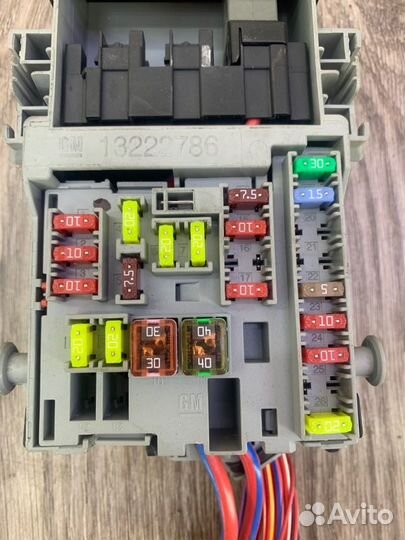 Блок предохранителей Opel Astra J хетчбэк 5-ти дв