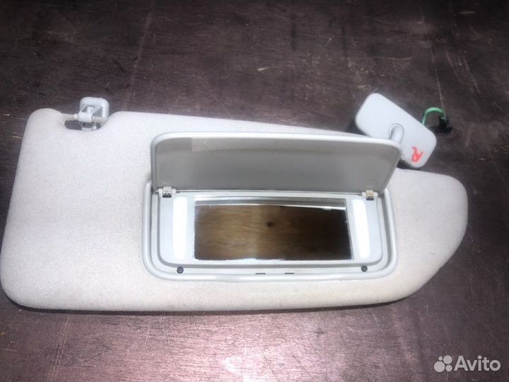 Козырек солнцезащитный правый Volvo S60 sedan