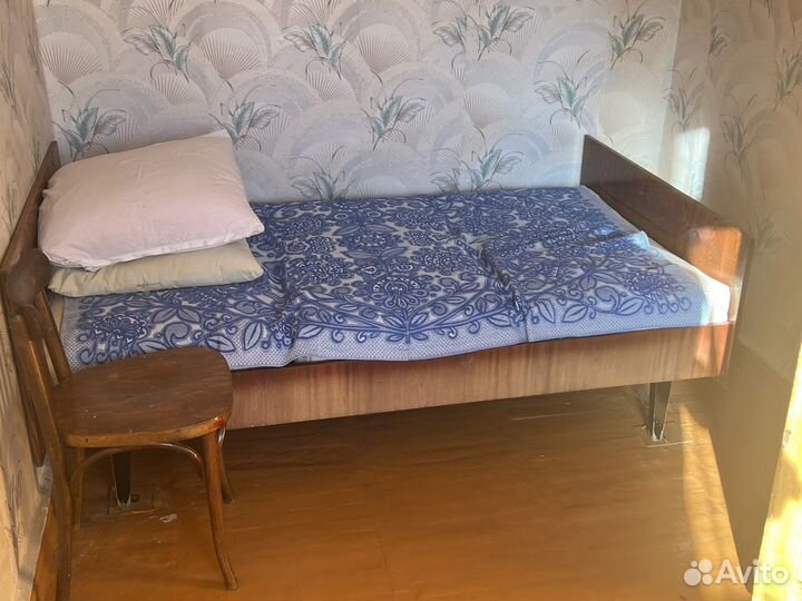 Кухонный гарнитур, сервант, тумба, кровать
