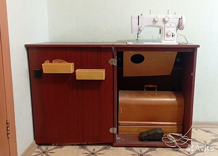 Швейная машинка чайка 142м