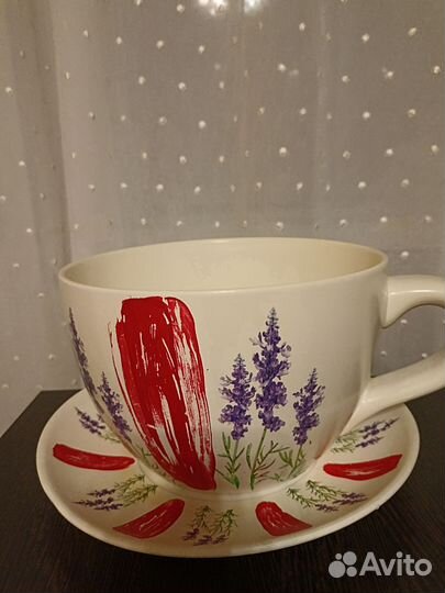 Кашпо в виде большой чашки с блюдцем