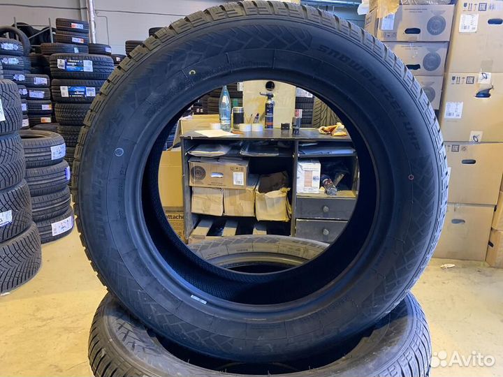 Windforce Snowblazer UHP 255/55 R19 111V