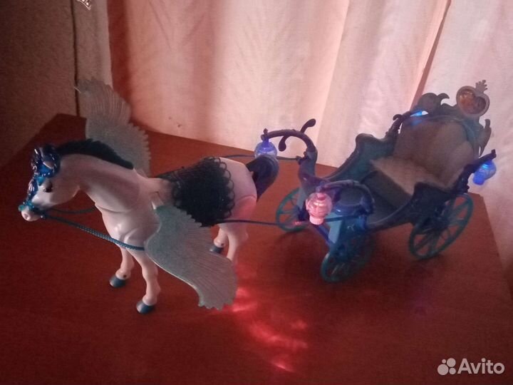 Лошадь с каретой