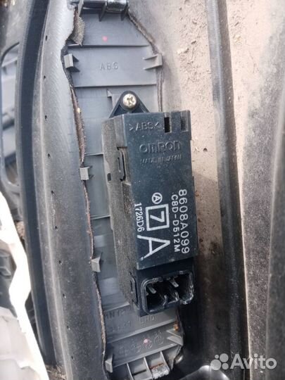 Кнопка стеклоподъемника Mitsubishi Lancer 9