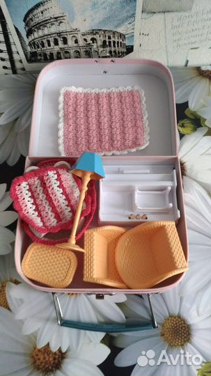 Домик для маленьких кукол в чемоданчике