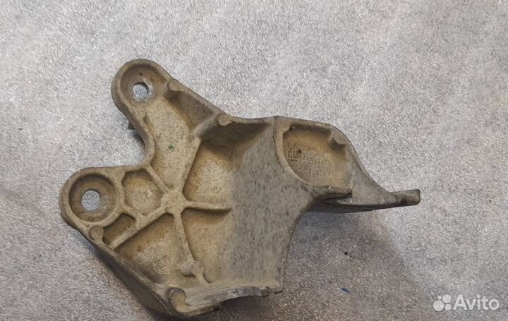 Кронштейн троса МКПП Opel Astra J