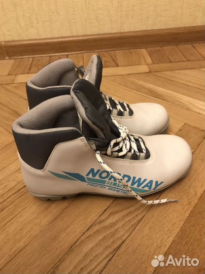 Лыжные ботинки