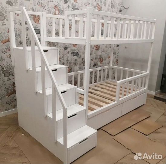 Детская двухъярусная кровать