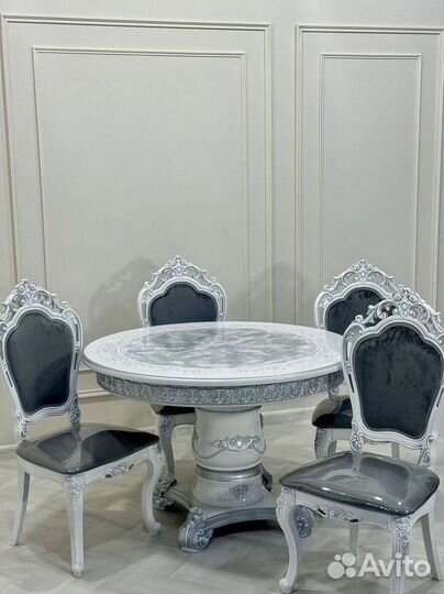 Стол кухонный и стулья