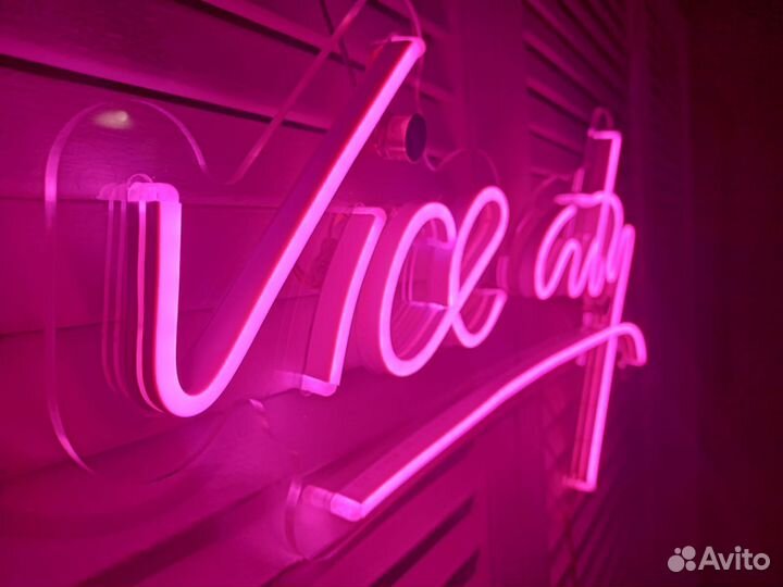 Неоновая вывеска