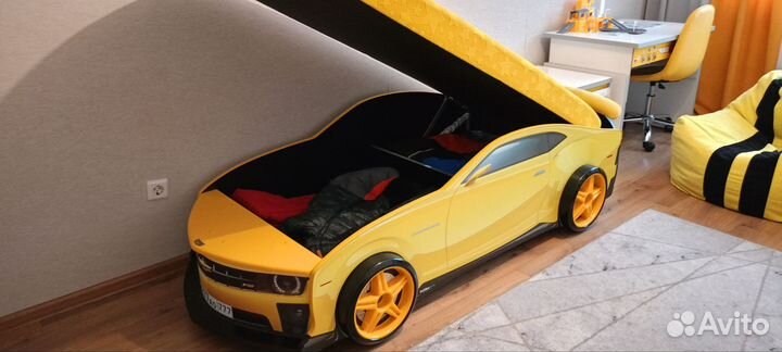 Детская кровать машина