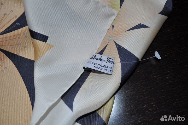 Salvatore Ferragamo. платок оригинал