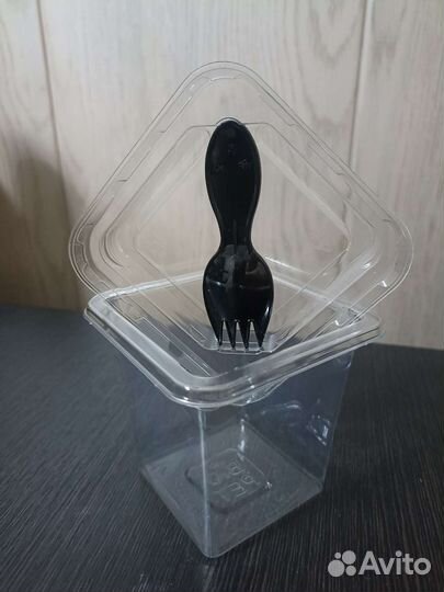 Стаканы одноразовые квадратные с крышкой и вилкой