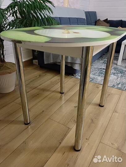 Стол обеденный