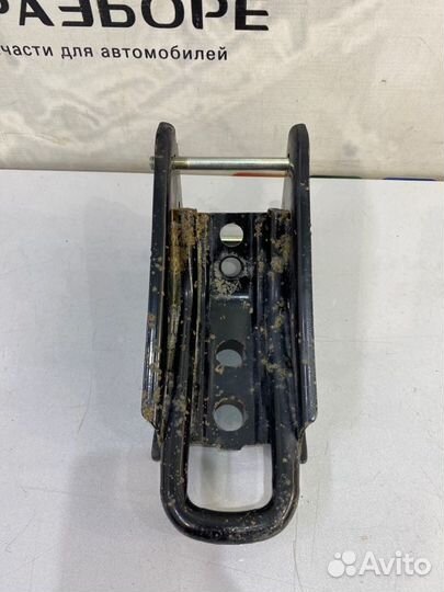 Петля буксировочная задняя Mitsubishi Outlander