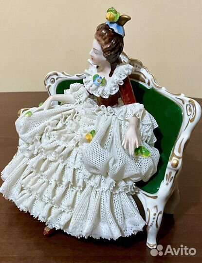 Дама на диване. ackermann & fritze