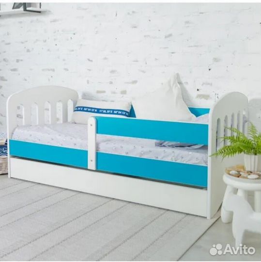 Кровать с бортиком