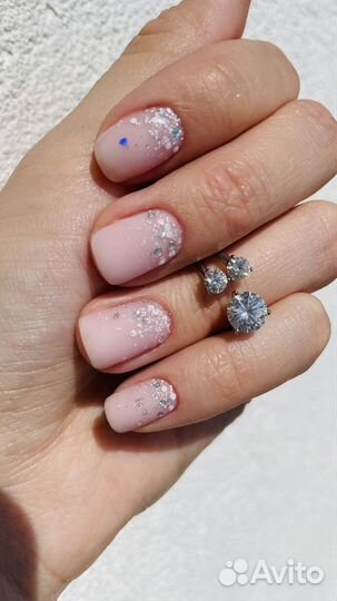 Модель на маникюр