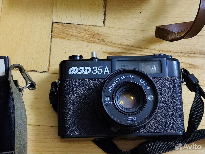 Лот фотоаппаратов и объективов