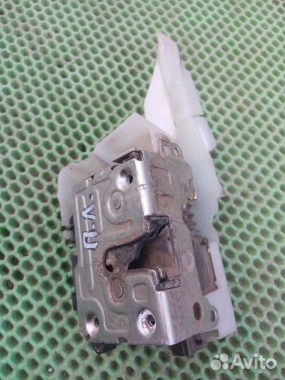Замок двери передний левый Renault Logan