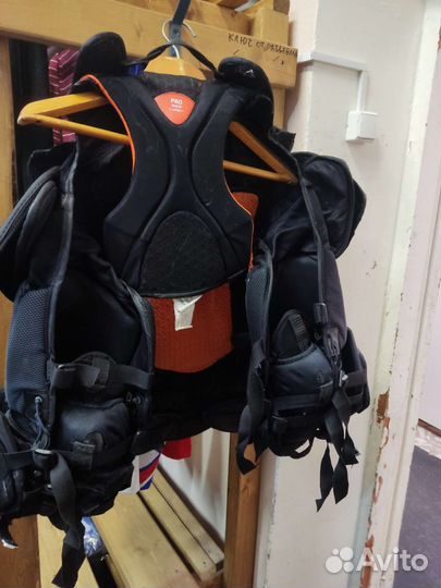 Вратарский нагрудник bauer