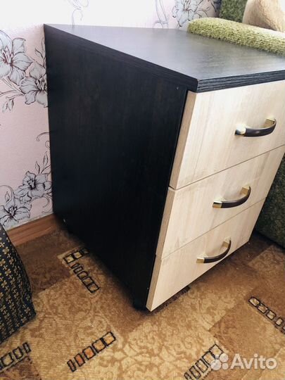 Тумба прикроватная