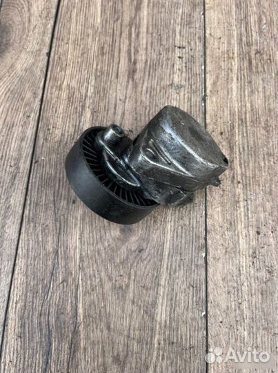 Натяжной ролик Mercedes-Benz W210 3.2