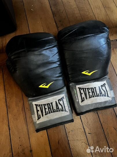 Боксерские перчатки 14 oz everlast