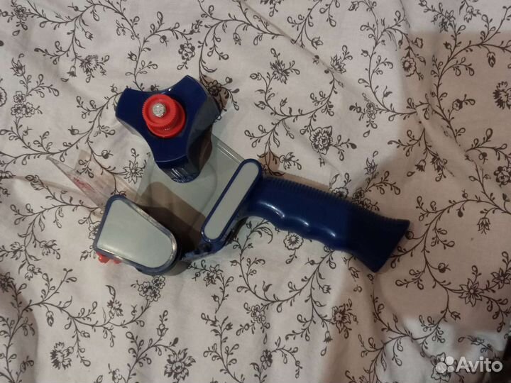 Диспенсер для скотча