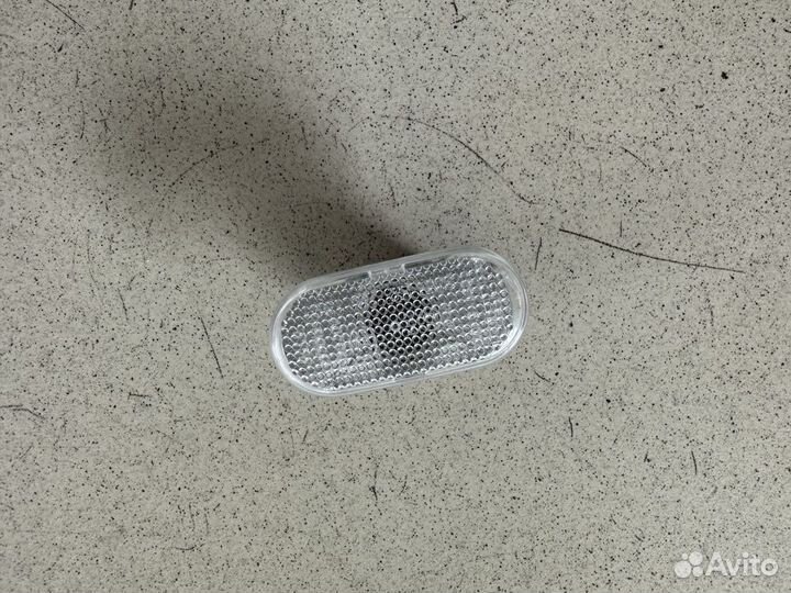 Повторитель в крыло Рено Дастер Duster