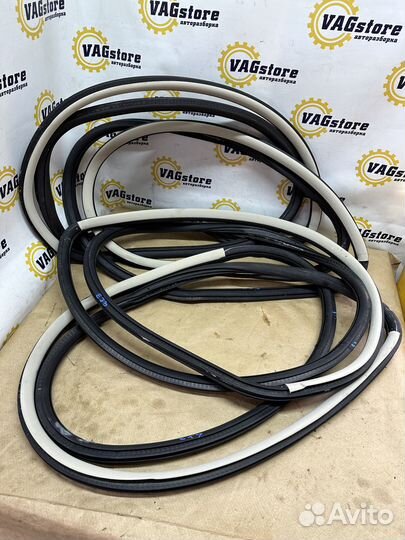 Уплотнитель двери Skoda Superb 2006