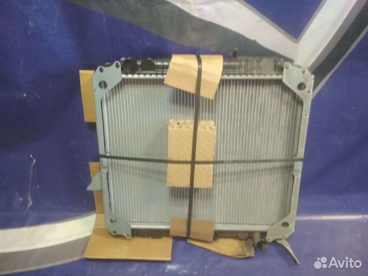 Радиатор охлаждения Мерседес MB 674 814 D