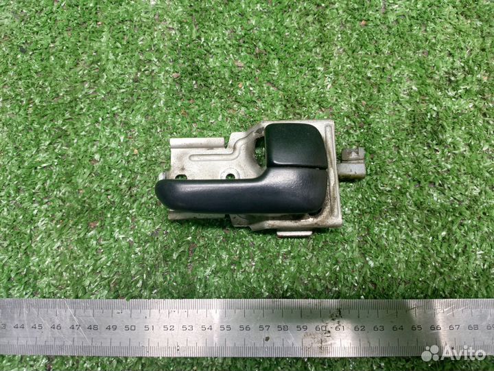 Внутренняя ручка открывания двери Mazda 323 BA