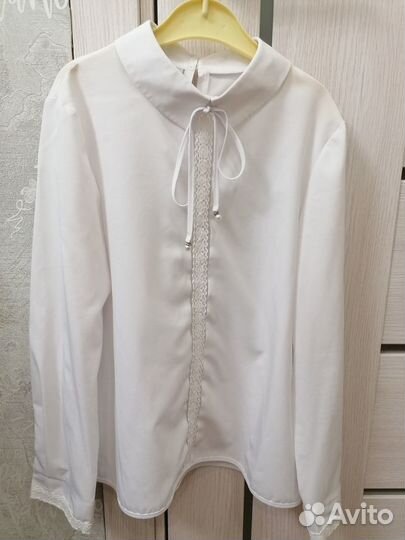 Продам школьную блузку