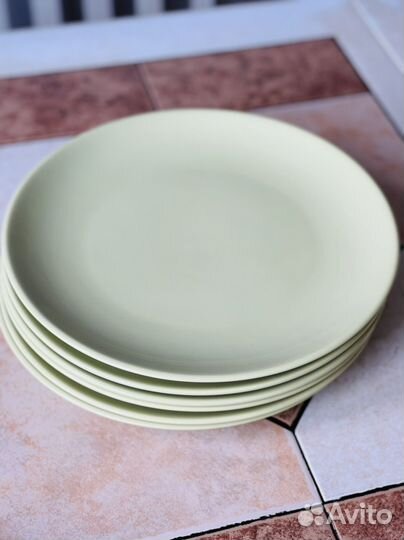 Тарелки IKEA большие салатовые