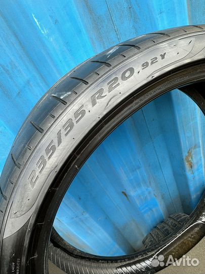 Pirelli P Zero PZ4 235/35 R20 92Y