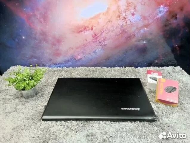 Большой Lenovo, с 16гб озу и GTX840м