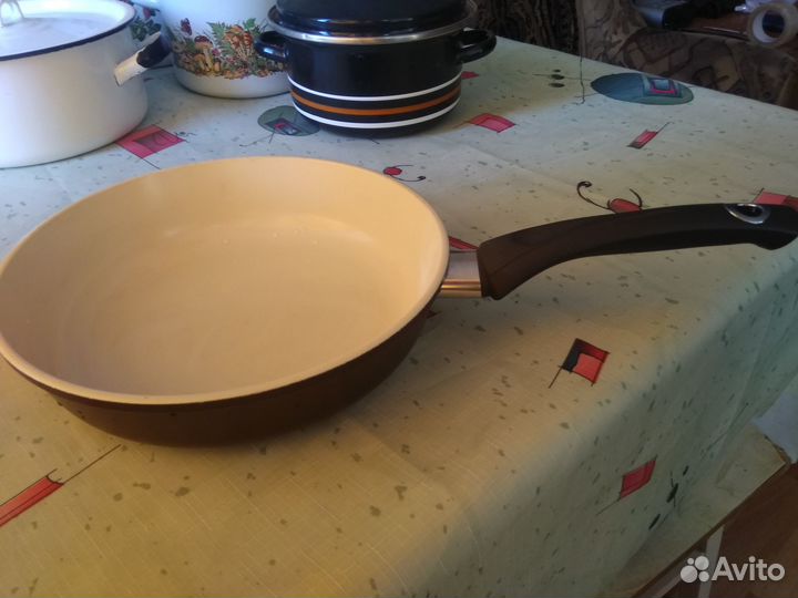 Кастрюли сковородка чайник