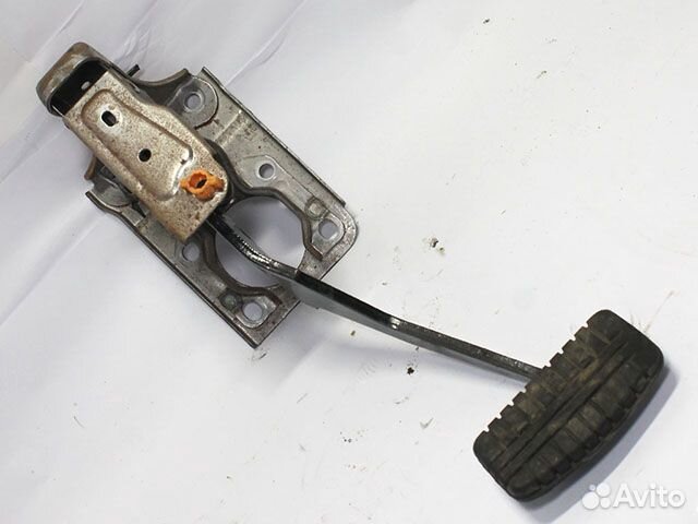 Педаль тормоза Mitsubishi Outlander XL