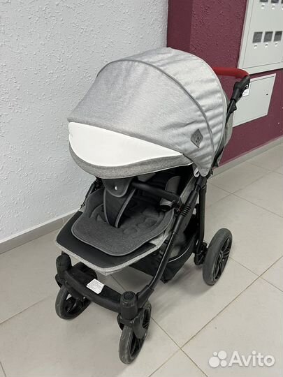 Всесезонная прогулочная коляска