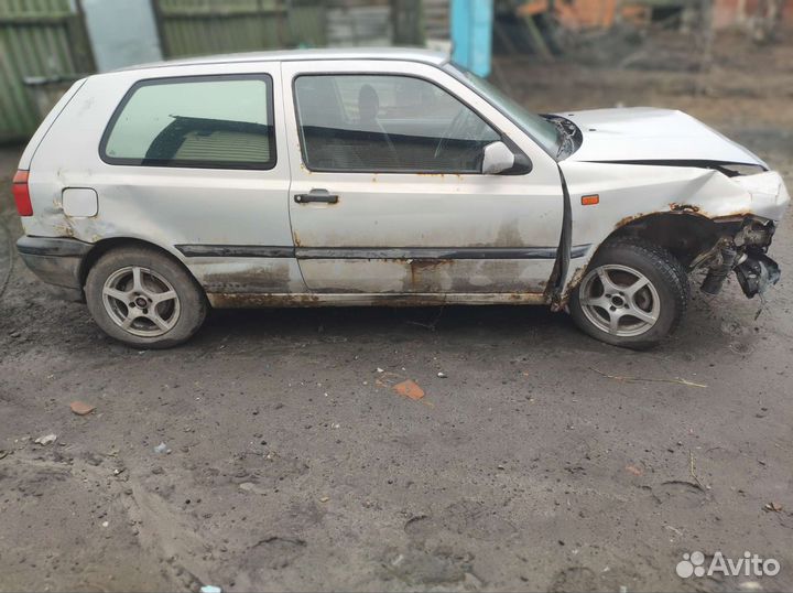 Volkswagen Golf 1.8 МТ, 1992, битый, 170 000 км