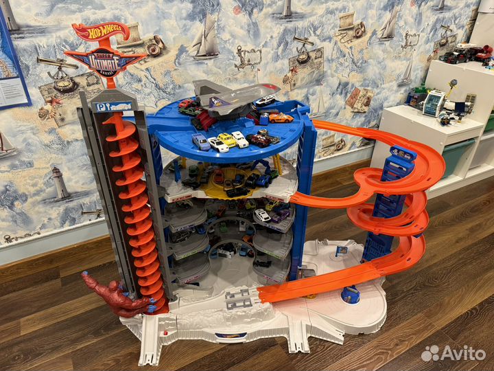 Hot wheels машинки гараж парковка